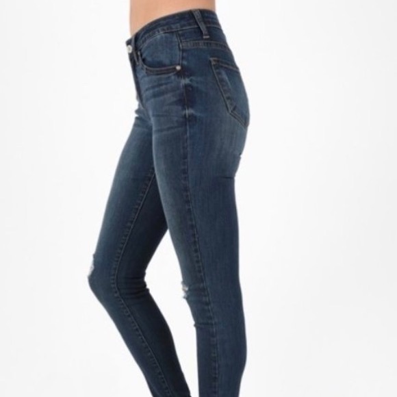 ❤️ Dark Wash Ripped Knee Skinny Stretch Jeans - Picture 4 of 6